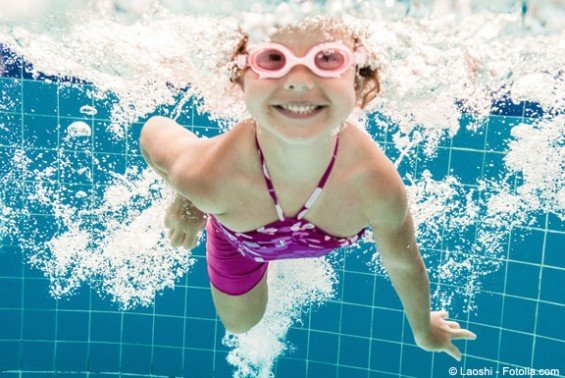 Wenn Sie der Schwimmbad-Otitis vorbeugen, bleiben an den Tauchgang nur gute Erinnerungen